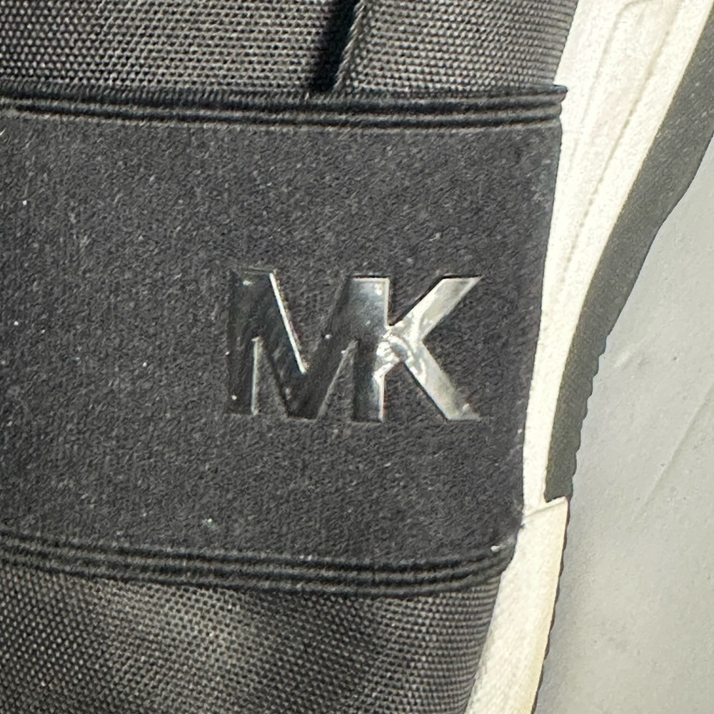 MICHAEL MICHAEL KORS
Felix Canvas and Snake-Embossed Nubuck Trainer 7.5 EUC - Picture 7 of 12